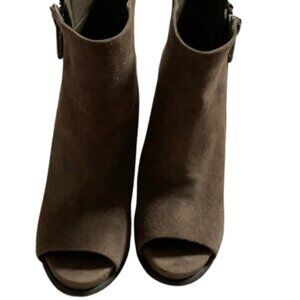 BCBG beautiful soft taupe suede peep toe ankle boots 8.5 NWOT
